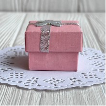 Коробочка для украшений квадратная, 4х4х3 см, розовая, с парчовой ленточкой, 1 шт.