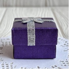 Коробочка для украшений квадратная, 4х4х3 см, темно-фиолетовая, с парчовой ленточкой, 1 шт.