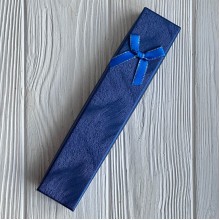Коробочка для прикрас прямокутна, 21х4,3 см, темно-синя, з атласною стрічкою, 1 шт. Коробочка для прикрас прямокутна, 21х4,3 см, темно-синя, з атласною стрічкою, 1 шт.