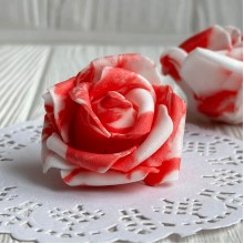 Бутон розы, 5 см, красно-белый, упаковка 100 шт. Бутон розы, 5 см, красно-белый, упаковка 100 шт.