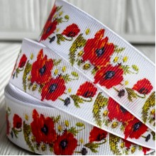 Репс 2,5 см, красные маки с ромашками, на белом фоне, рулон 23 м Репс 2,5 см, красные маки с ромашками, на белом фоне, рулон 23 м