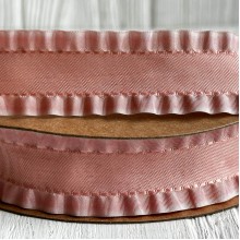 Лента-рюша, 2,5 см, пудровая, рулон 23 м Лента-рюша, 2,5 см, пудровая, рулон 23 м