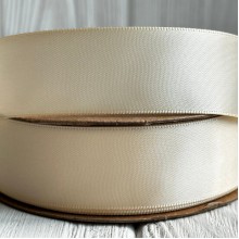 Атлас двусторонний (премиум), 2,5 см, молочно-бежевый, рулон 23 м