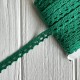 Кружево вязаное (D03401), изумрудно-зеленое, 11 мм, рулон 45 м