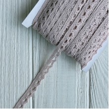 Кружево вязаное (D03401), бежево-серое, 11 мм, рулон 45 м