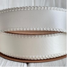 Атлас двусторонний с кантом, 2,5 см, молочный, рулон 18,5 м