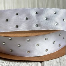 Атлас со стразами, 2,5 см, белый, рулон 18,5 м