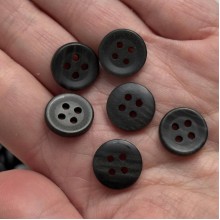 Пуговиця пластикова, 1,4 см, чорна, упаковка 100 шт. Пуговиця пластикова, 1,4 см, чорна, упаковка 100 шт.