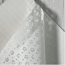 Пленка с перфорацией цветочек, 58х58 см, белая, упаковка 10 шт.