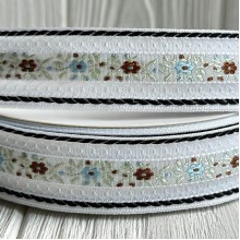 Лента с вышивкой (D19838), 2,5 см, бело-салатовая, рулон 23 м