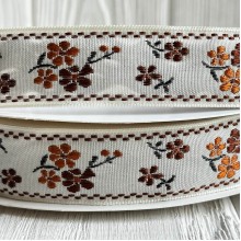 Лента с вышивкой (D19828), 2,5 см, молочно-коричневая, рулон 23 м