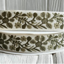 Лента с вышивкой (D19825), 2,5 см, молочно-оливковая, рулон 23 м