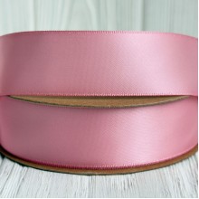 Двостороння атласна стрічка New (преміум), 2,5 см, рожево-пудрова, рулон 23 м