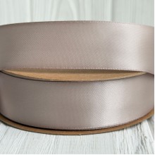 Двусторонняя атласная лента New (премиум), 2,5 см, серо-коричневая, рулон 23 м