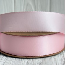 Двостороння атласна стрічка New (преміум), 2,5 см, перламутрово-рожева, рулон 23 м