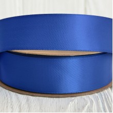 Двостороння атласна стрічка New (преміум), 2,5 см, темно-синя, рулон 23 м Двостороння атласна стрічка New (преміум), 2,5 см, темно-синя, рулон 23 м