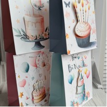 Подарунковий пакет Happy Birthday (J01170), розмір L (30х41,5х12 см), упаковка 12 шт. Подарунковий пакет Happy Birthday (J01170), розмір L (30х41,5х12 см), упаковка 12 шт.