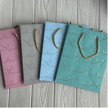 Подарунковий пакет з бантиками (J95403), розмір L (30х41,5х12 см), упаковка 12 шт. Подарунковий пакет з бантиками (J95403), розмір L (30х41,5х12 см), упаковка 12 шт.