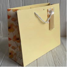 Подарунковий пакет з квітковим принтом (J01189), 31х26х12 см, жовтий, упаковка 12 шт. Подарунковий пакет з квітковим принтом (J01189), 31х26х12 см, жовтий, упаковка 12 шт.