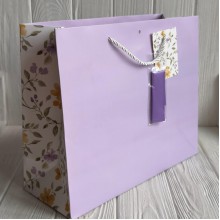 Подарунковий пакет з квітковим принтом (J01189), 31х26х12 см, ліловий, упаковка 12 шт. Подарунковий пакет з квітковим принтом (J01189), 31х26х12 см, ліловий, упаковка 12 шт.