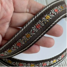 Лента с вышивкой (D21921), 2,5 см, коричневая, рулон 23 м