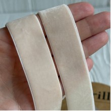 Велюровая лента, 2,5 см, молочная, рулон 9 м