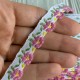 Жакардовая тесьма цветочек, 1,4 см, белая с розово-желтым цветочком, рулон 20 м 