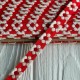 Жакардовая тесьма цветочек, 1,4 см, красная с белым цветочком, рулон 20 м 