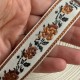Жакард-вишиванка (ТВ-№38), 2,5 см, молочний з карамельними трояндами, рулон 45 м