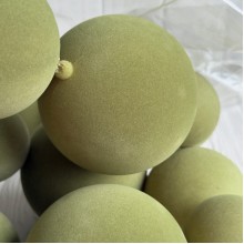 Бархатная гирлянда с шарами (С30855), оливковая, Ø10+Ø8+Ø6, длина 1,8 м