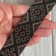 Тесьма вышиванка (узор из ромбов), 2,5 см, темно-серый с шоколадным, рулон 7 м Тесьма вышиванка (узор из ромбов), 2,5 см, темно-серый с шоколадным, рулон 7 м