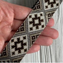 Тесьма вышиванка (узор из ромбов), 2,5 см, молочно-коричневая, рулон 7 м