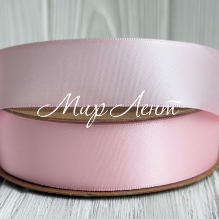 Двостороння атласна стрічка New (преміум), 2,5 см, перламутрово-рожева, рулон 23 м