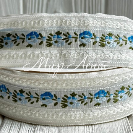 Лента с вышивкой (D19840), 3,5 см, бело-голубая, рулон 23 м