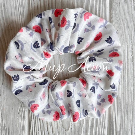 Скранч турецкий трикотаж, 12 см, белый с cеро-коралловыми цветами, шт.