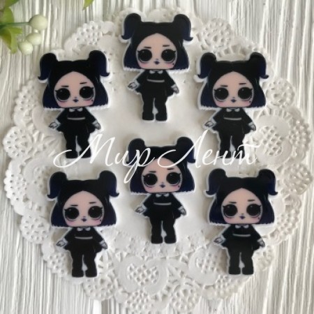 Кабошон Lol, c черными волосами и черном костюме, 4х2,7 см, упаковка 20 шт.